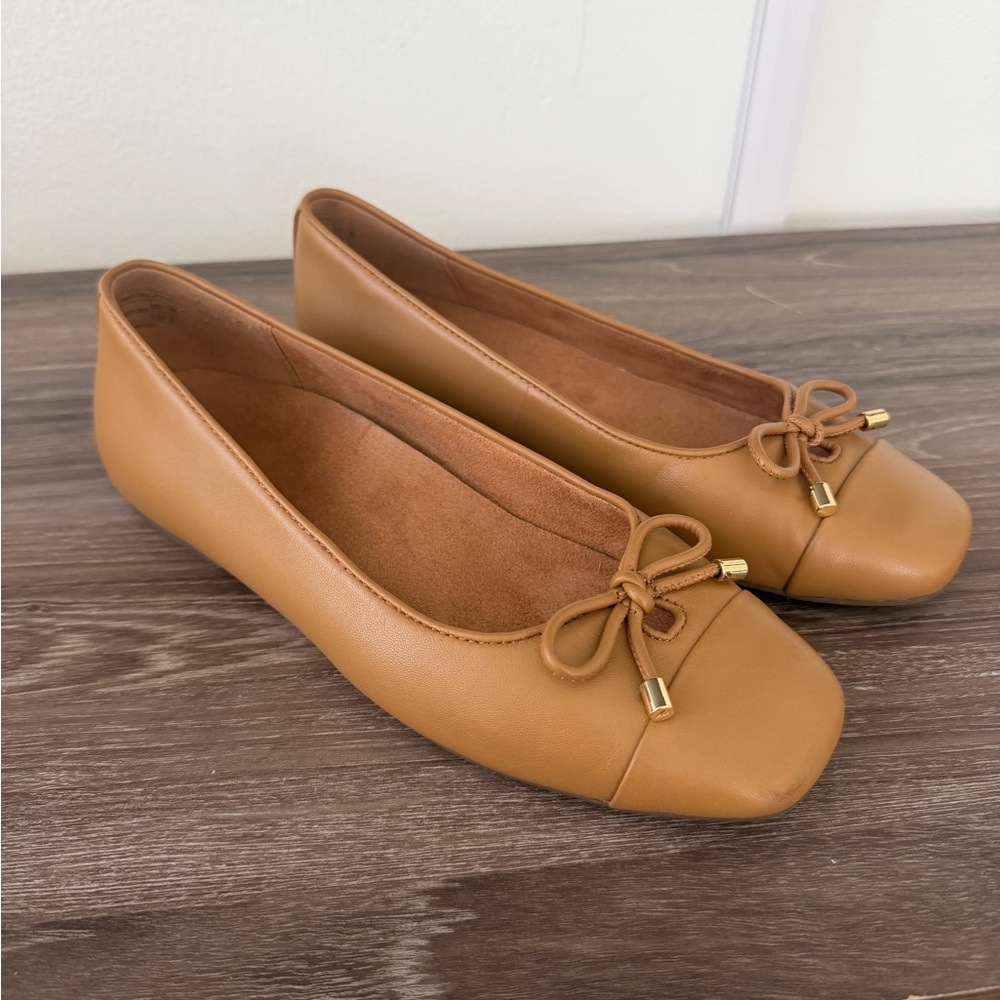 Vionic Women's Camel Ballet Flats with Bow Detail